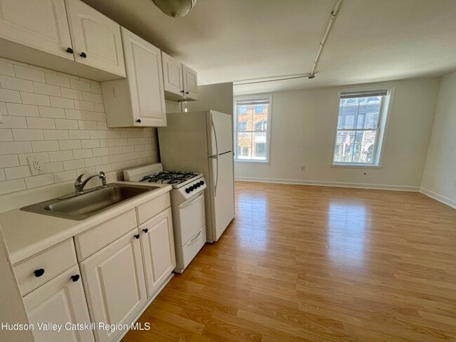 Photo - 434 Warren St