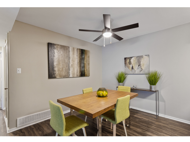 Dining Room Area | Apartments For Rent Maryland Heights Missouri | Haven on The Lake