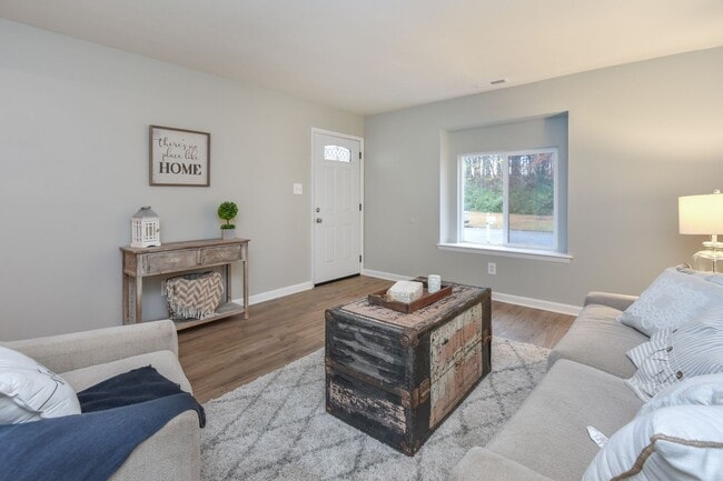 Photo - 1423 Goldfinch Ln