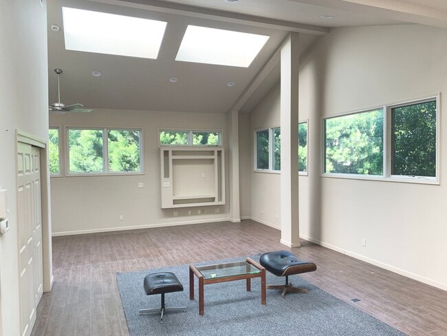 Photo - Home-Sweet-Home Vibe in Harper Ave! Unit 749 N. Harper Ave. - A