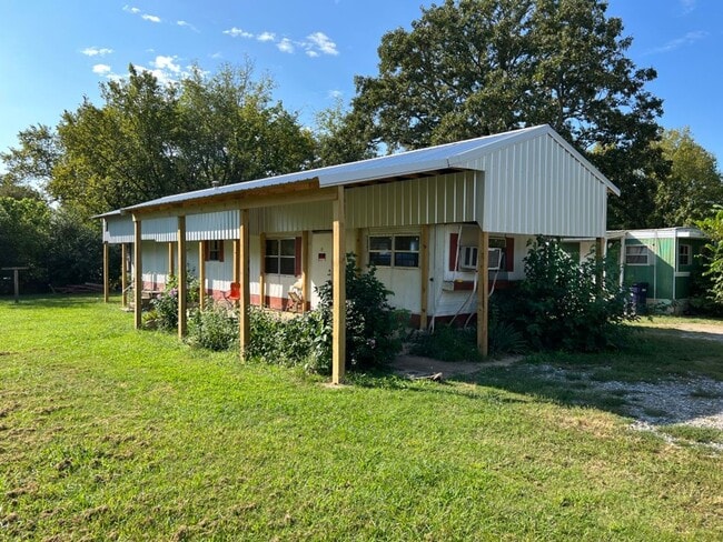 Building Photo - 2 Bedroom/1 Bathroom Trailer in Batesville Unit 1295 Edith Rental