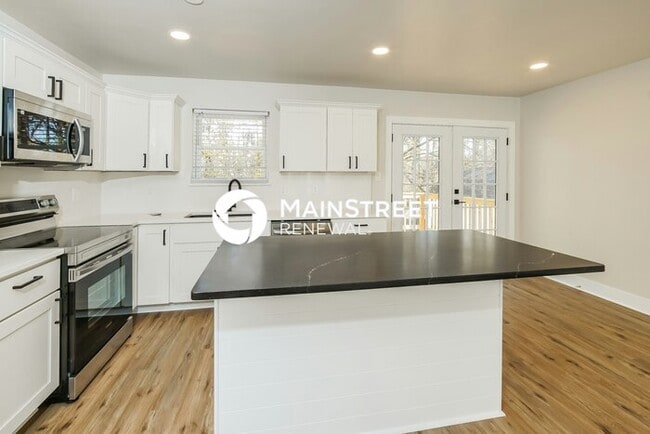 Photo - 4 Bedroom Pet-Friendly Home in KNOXVILLE, TN with Main Street Renewal