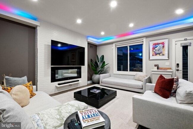 Photo - 1121 Earl St