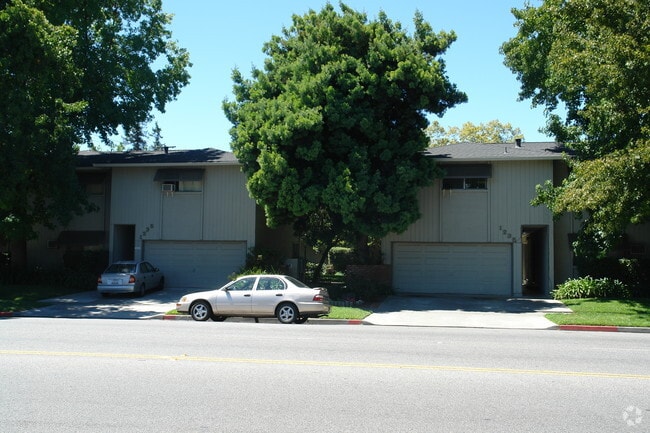 1235 Leigh Apartments