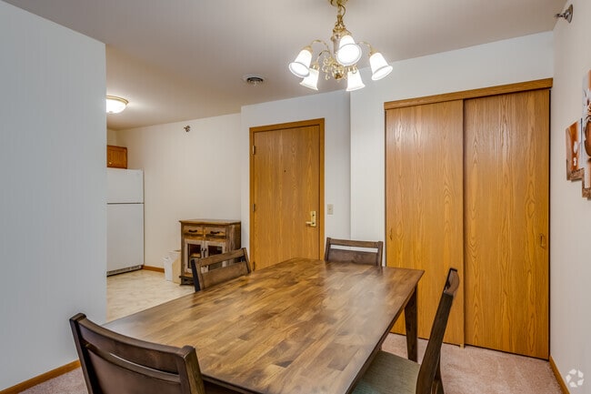 2 BR, 2 BA - 1,080SF