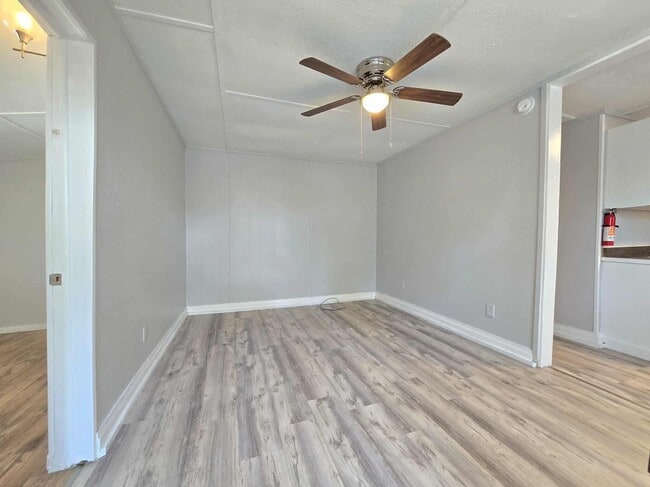 Photo - 2219 Everett St Unidad 2219 Everett St - Apt A