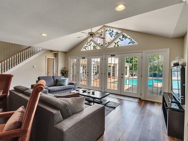 Photo - 8402 Matthews Ln