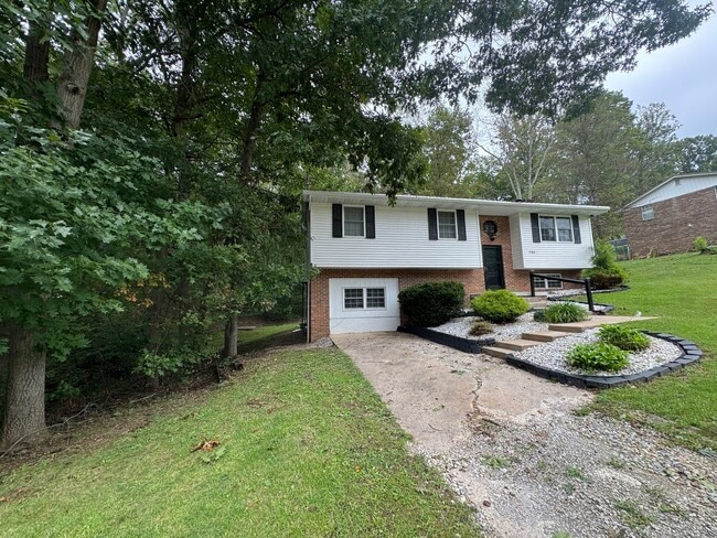 2186 Meadowview Dr