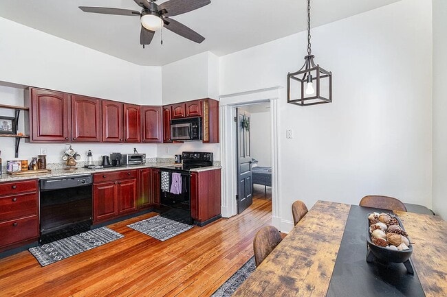 Photo - 251 W 8th St
