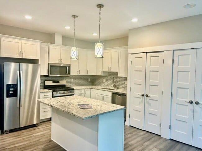 5683 Sunstone Pl