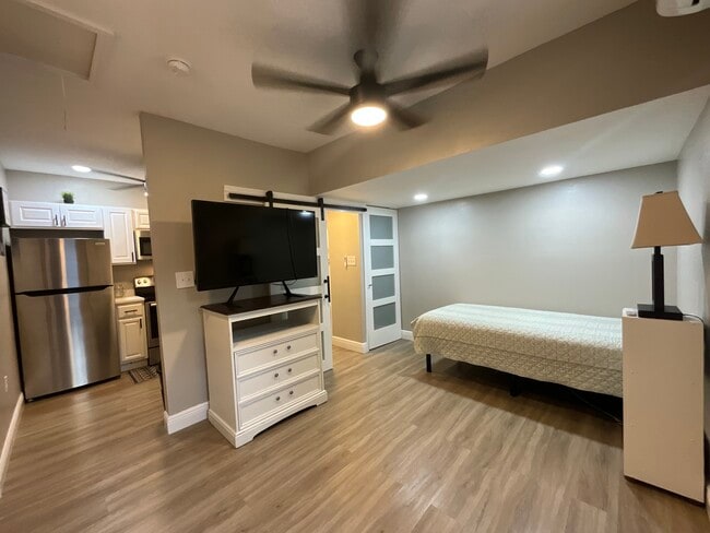 Building Photo - 221 La Paz Dr Unit 1 Rental