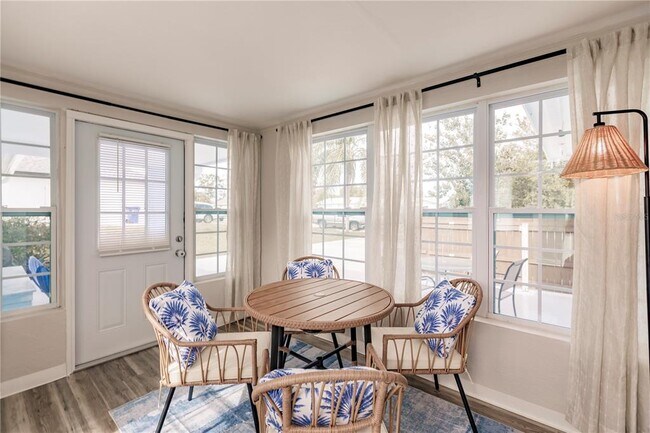 Photo - 688 Constance Rd