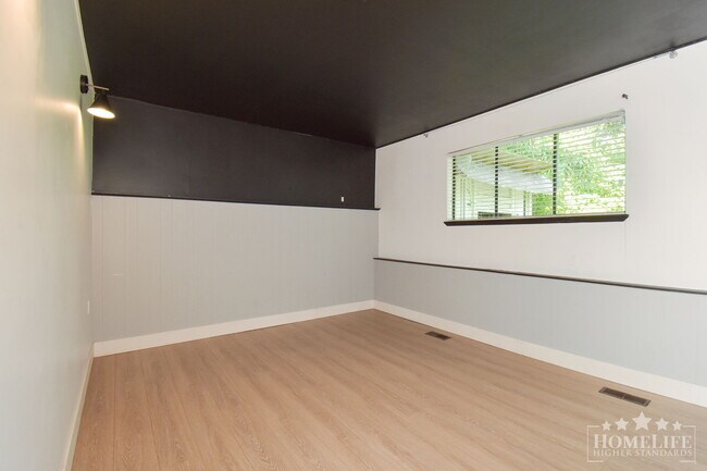 Photo - 1 bedroom + Den Basement Suite for Rent – Quiet Panorama Ridge Retreat Unit Basement