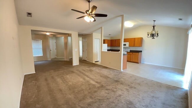 Building Photo - 3 bedroom/2 bath home in Bellegrove