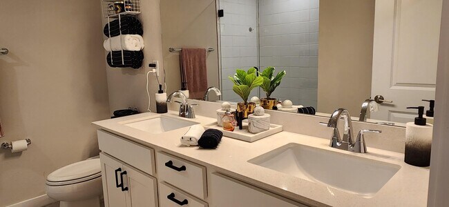 Photo - 1030 W Davis Pkwy