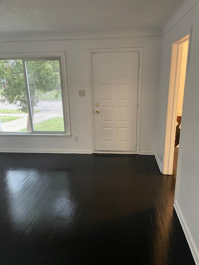 Photo - 18315 Shaftsbury Ave