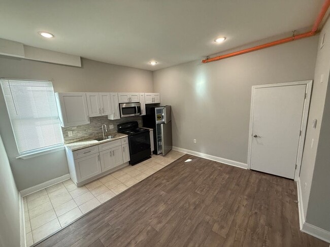 Building Photo - 4028 W Girard Ave
