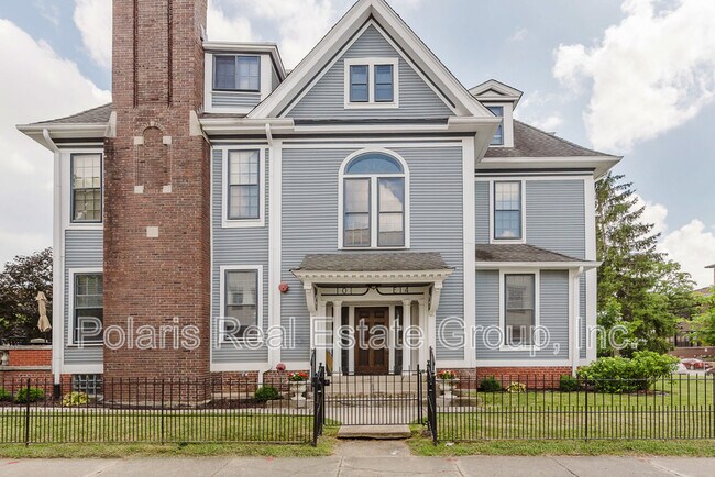 Building Photo - 101 E 14th St Rental
