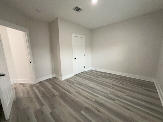 Building Photo - 224 Everton St