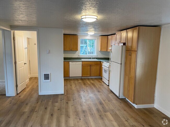 Building Photo - 3 Bed / 1 Bath House in Quiet West Salem H...