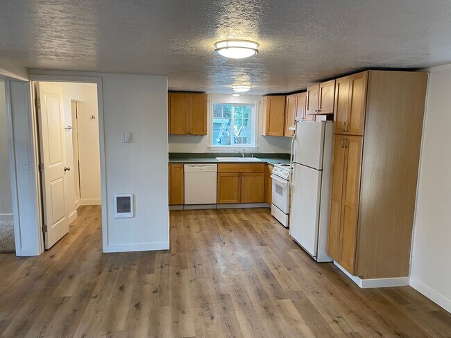 2 Bed / 1 Bath House in Quiet West Salem H... - 2 Bed / 1 Bath House in Quiet West Salem H...