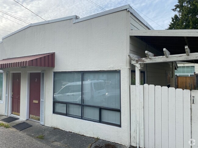 Building Photo - 3108 W Jameson St Unit Apt#2
