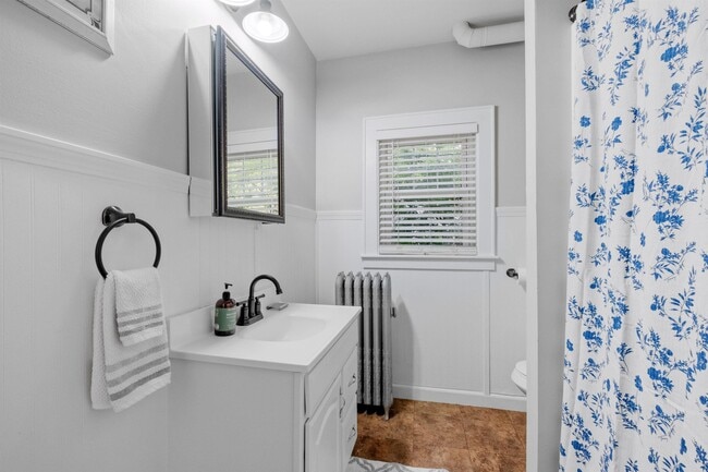 Photo - 989 Union St