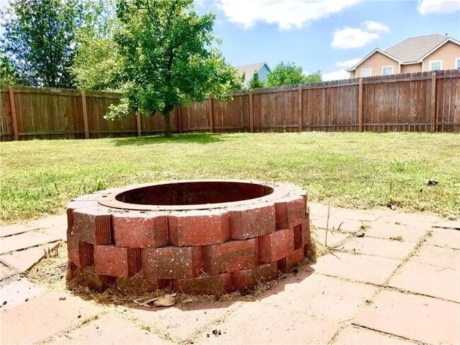 Photo - 2105 E 25th Ct