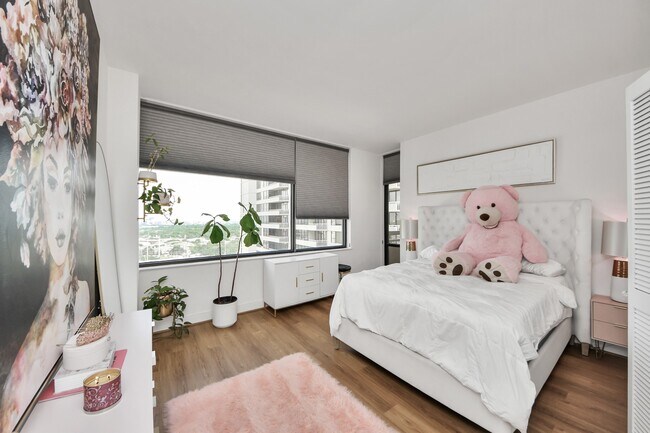 Photo - 14 Greenway Plz Unit 23P