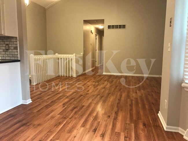 Photo - 804 NE Karapat Dr