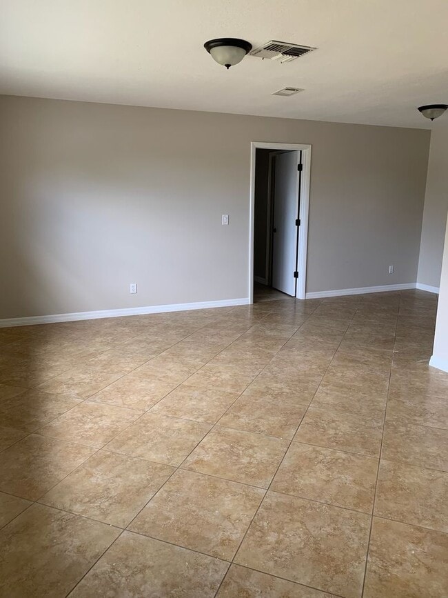 Photo - Nice 3/2 in St. Cloud on Oversized Lot w/ Lots of Upgrades