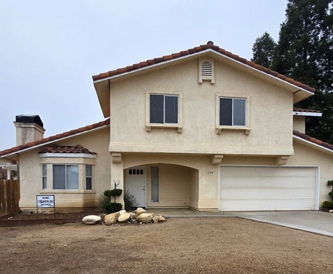 Building Photo - 3-bedroom 2.5 bath home