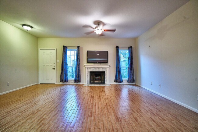 Photo - 2816 Holly Hall St