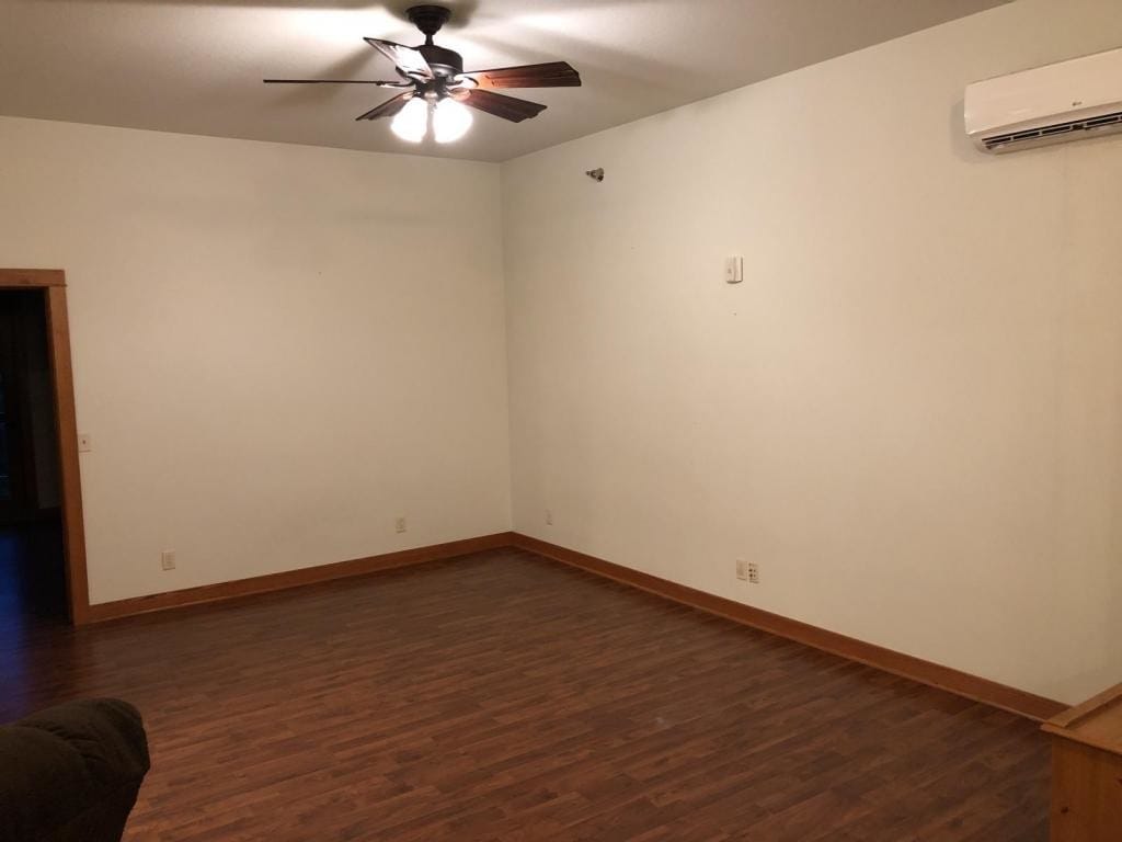 Photo - 16864 Davis St