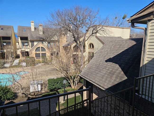 Building Photo - 2425 Holly Hall St Unit B37