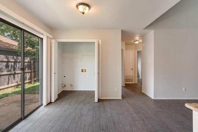 11906 Sunhillow Bend