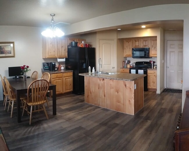 Photo - 1843 E 160 S