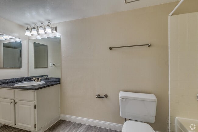 1 BR, 1 BA (Carson legacy) - 600 SF