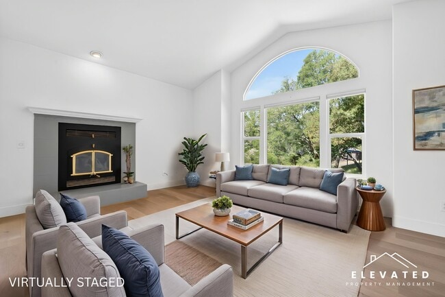 Photo - 9400 Chalk Hill Rd