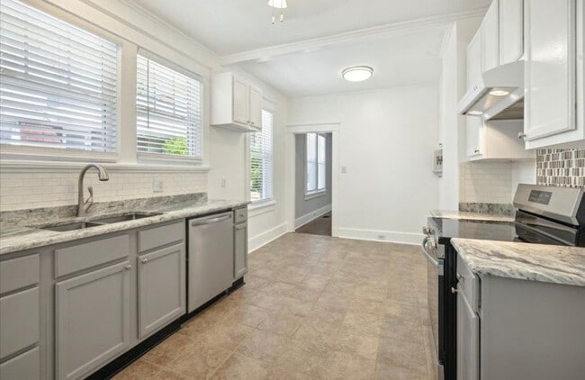 Photo - 687 N McLean Blvd