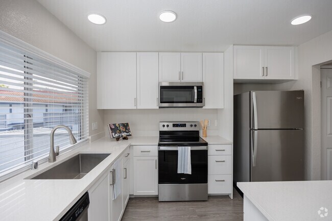 2BR, 1BA - 849SF - Kitchen