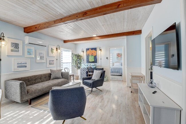 Photo - 212 SW 1st Ave
