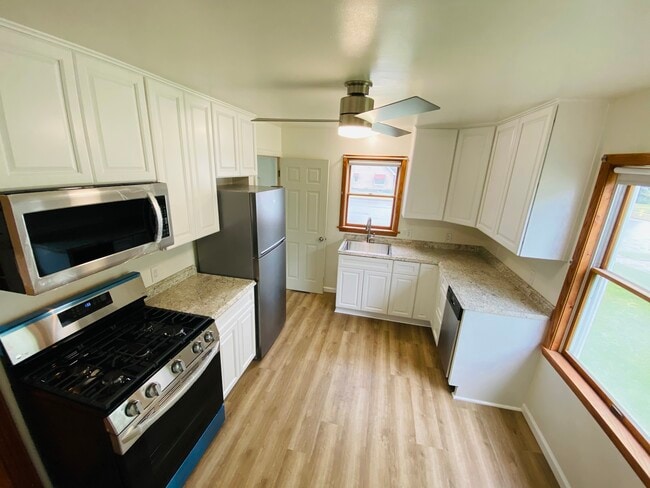 Photo - 2204 E Lawn Pkwy
