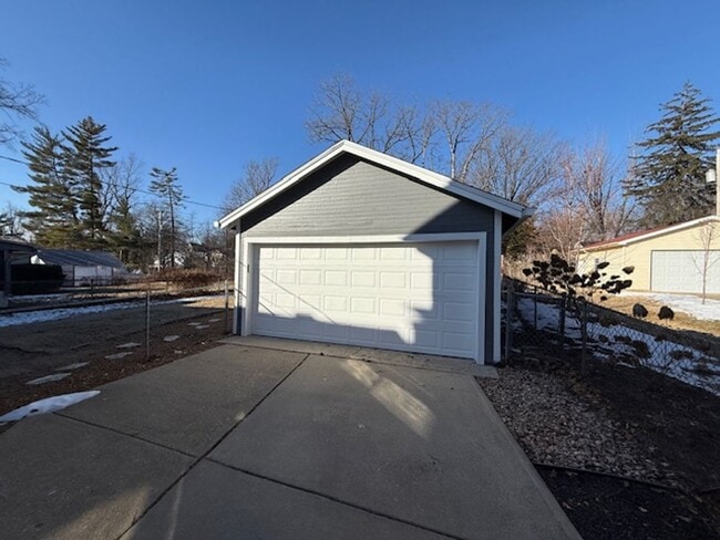 415 N Summit Ave