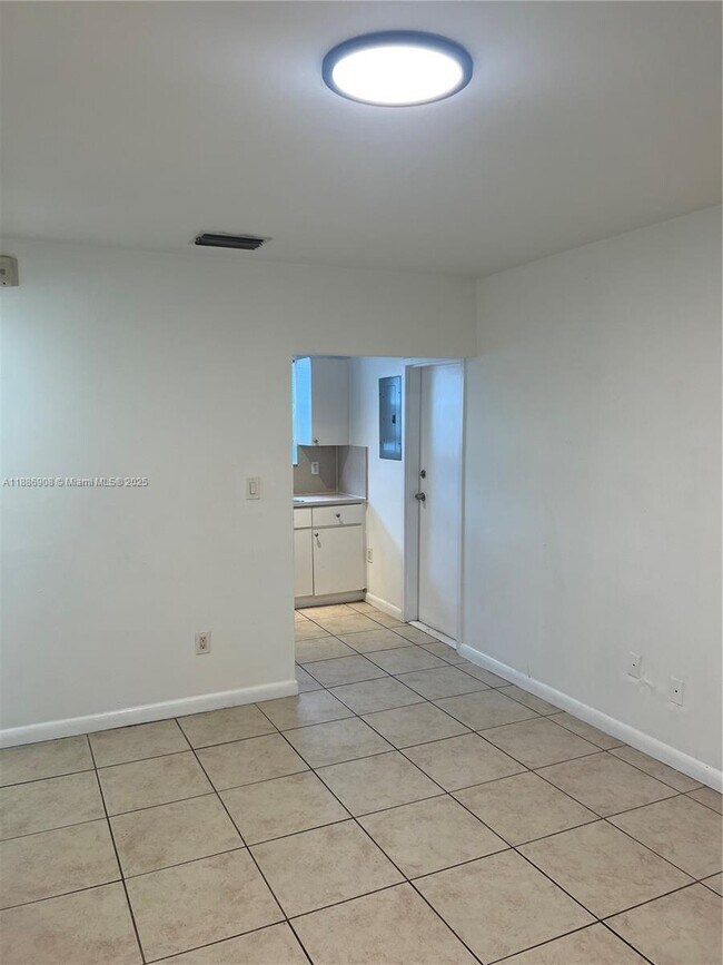 Photo - 577 NE 82nd St Unidad 14