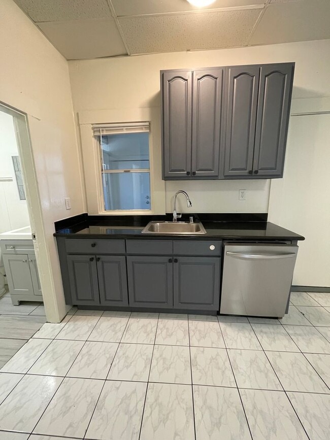 Building Photo - 1720-1722 8th St Unit 1720 Rental