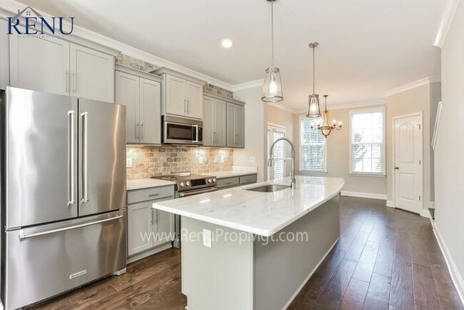 Photo - 3153 Long Blvd