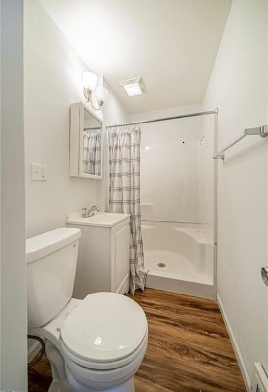 Photo - 25770 Farringdon Ave