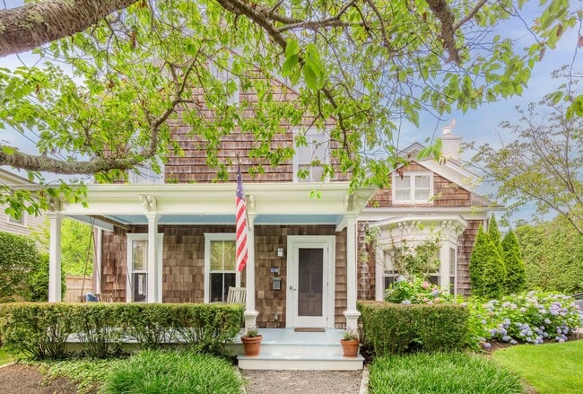 Photo - 135 Meeting House Ln