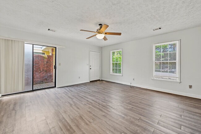 Photo - 2501 Riverchase Crossing NE